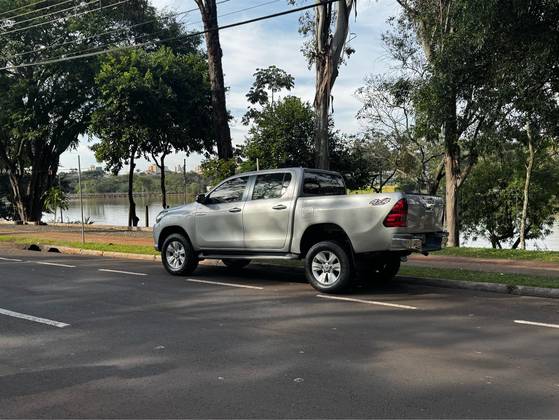 TOYOTA HILUX 2.8 SRV 4X4 CD 16V DIESEL 4P AUTOMÁTICO TOYOTA HILUX 2.8 SRV 4X4 CD 16V DIESEL 4P AUTOMÁTICO